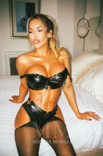 english escorts london busty GFE fashion model LIA